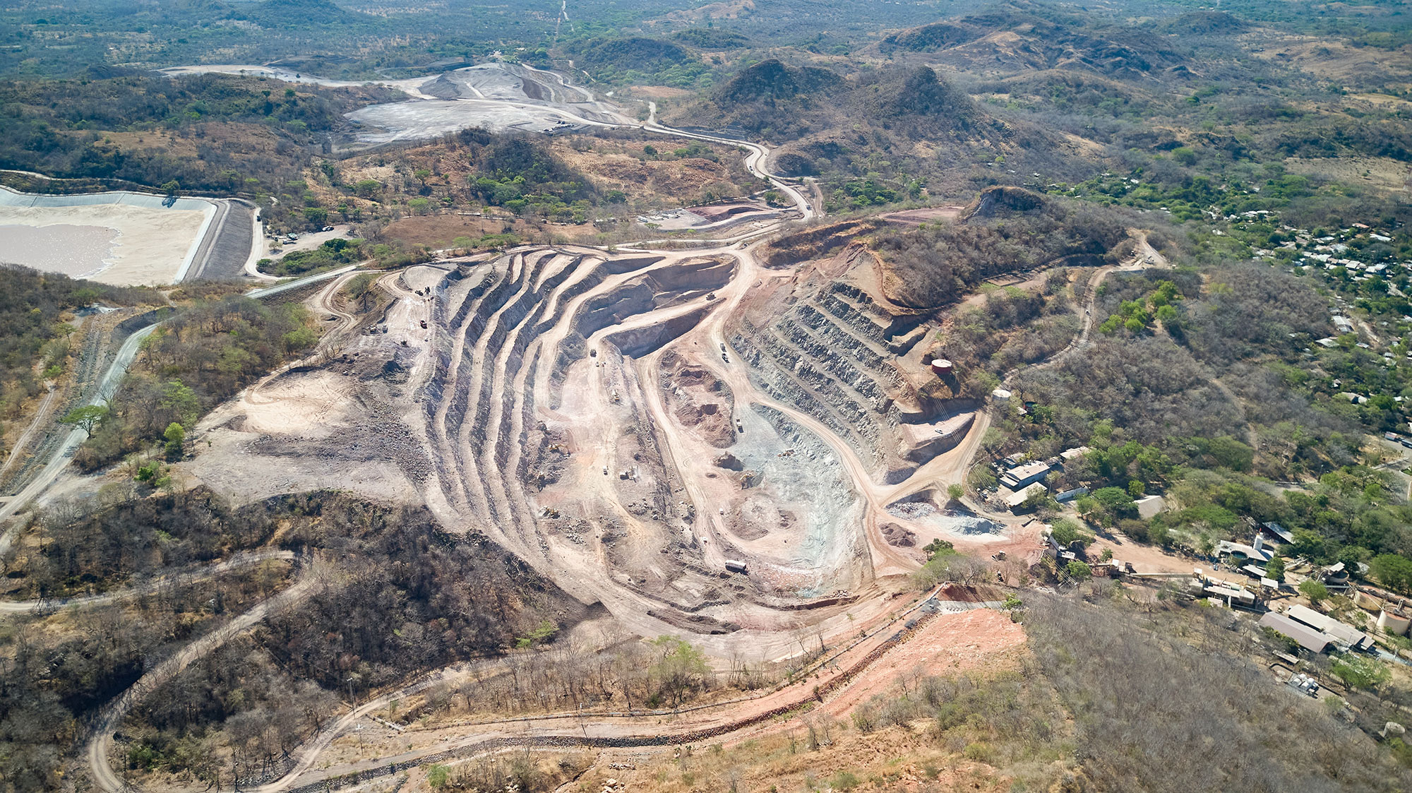 La Dictadura Otorga Cinco Concesiones Mineras Para Explotar Mil