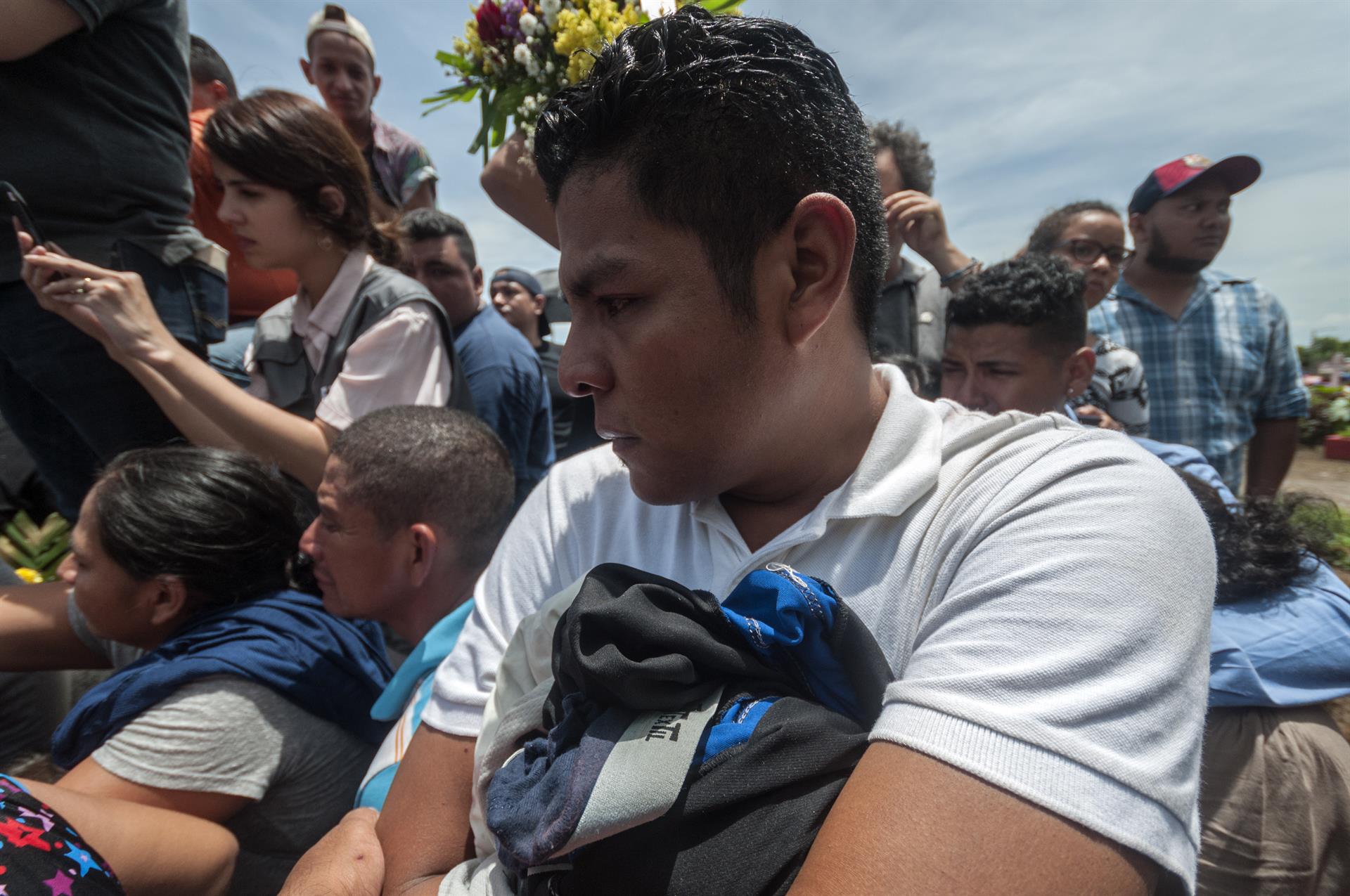 Padres de Taylor Lorío el bebé asesinado por la dictadura huyen de la