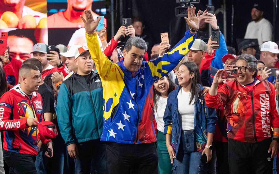 La comunidad internacional debe actuar ante el “descarado y burdo” fraude electoral en Venezuela, sostienen analistas