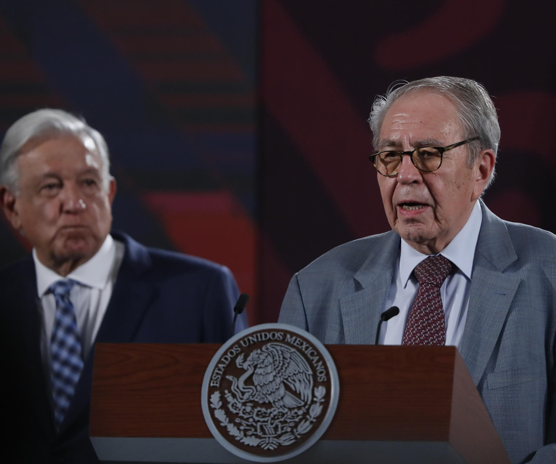 El secretario de Salud, Jorge Alcocer, habla durante una rueda de prensa del presidente de México, Andrés Manuel López Obrador.