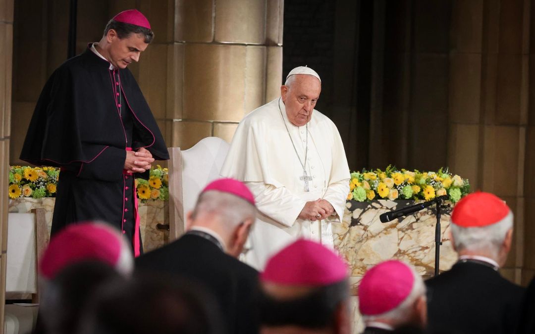 El papa pide a la Iglesia belga ofrecer a las víctimas de abusos toda la ayuda posible