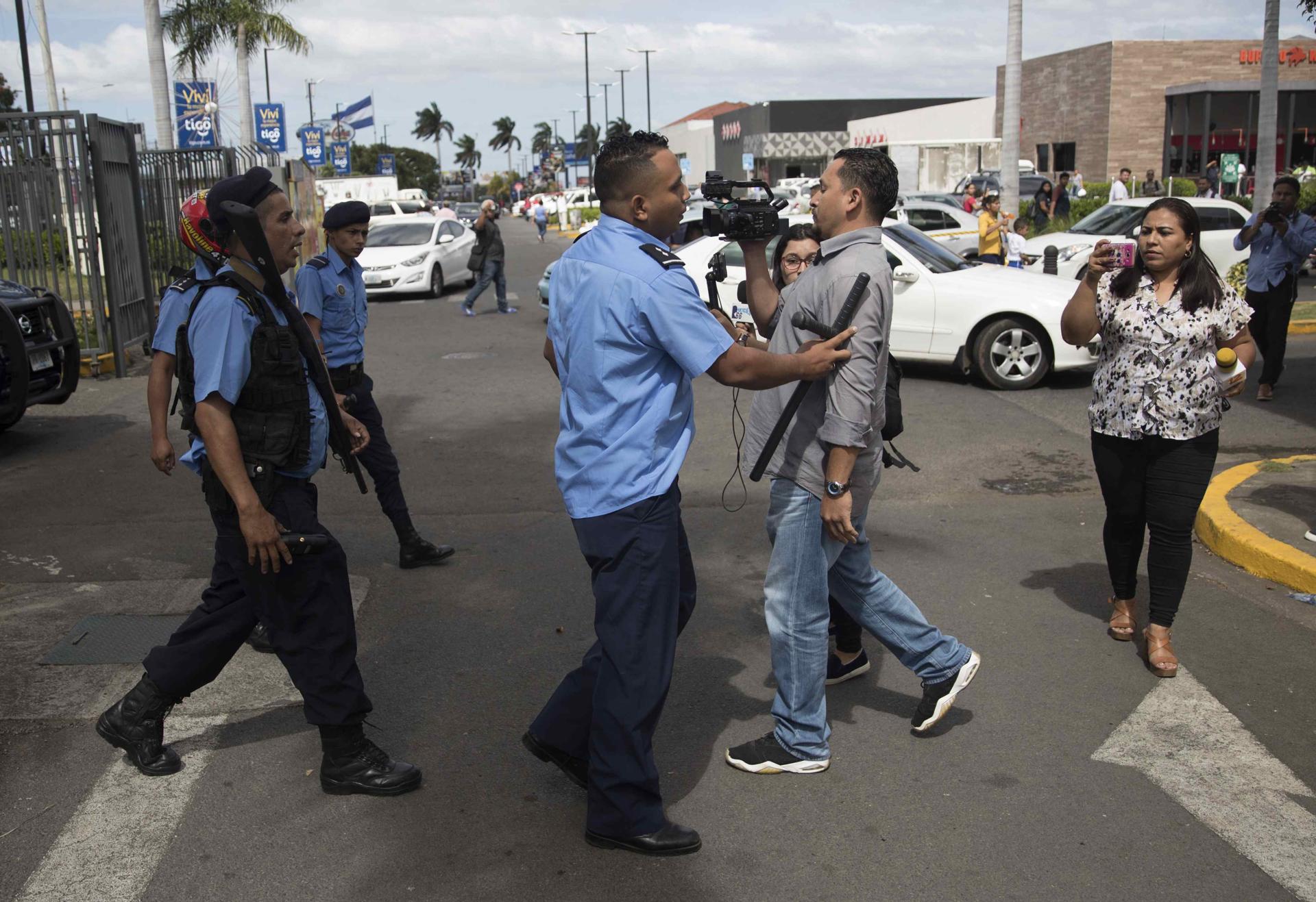 Una periodista en desaparición forzada y 15 obligados al exilio en los últimos tres meses