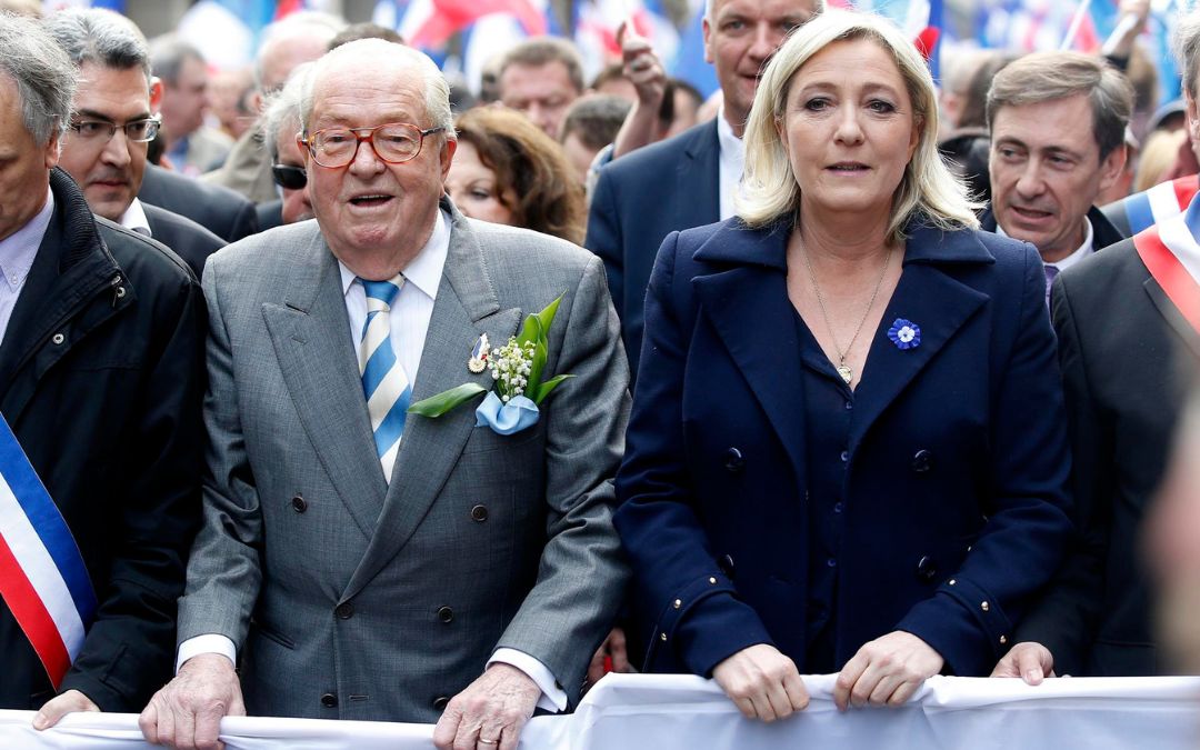 Jean-Marie Le Pen y su hija Marine Le Pen. EFE/EPA/YOAN VALAT