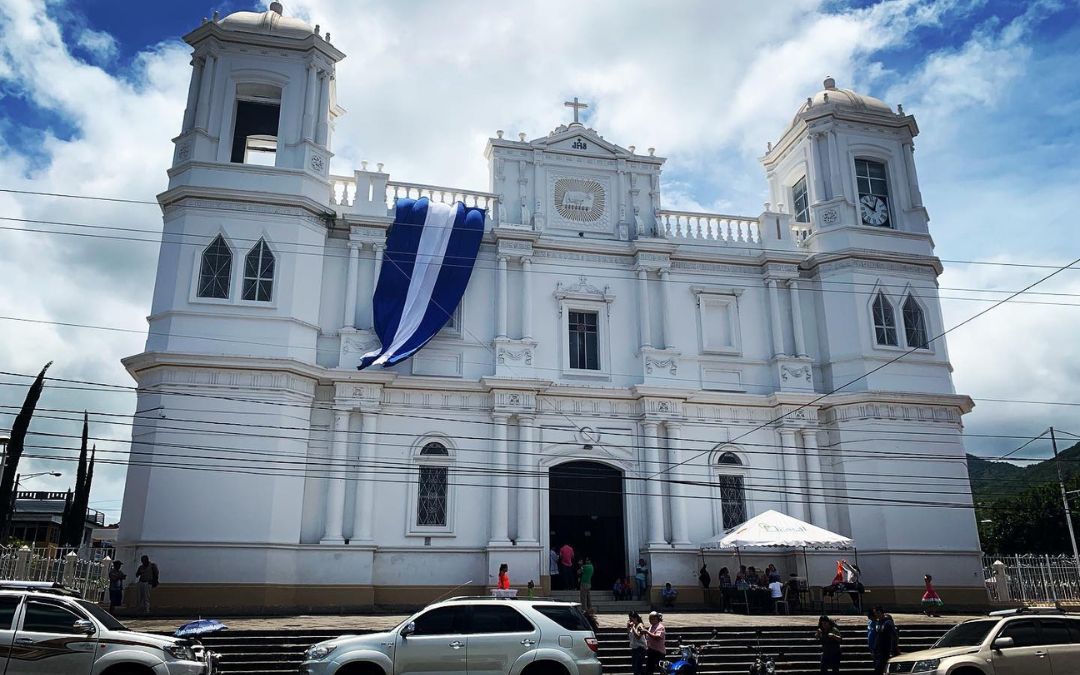 La Policía ingresa a la catedral de Matagalpa y secuestra al personal administrativo