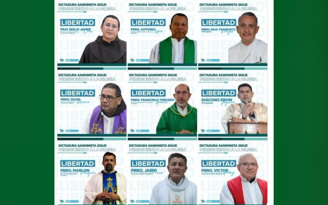 La Policía Orteguista traslada esposados a sacerdotes que mantenía secuestrados en el Seminario de Fátima