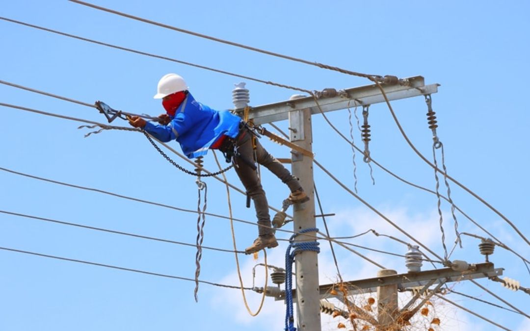 Las interrupciones de energía afectan constantemente varias ciudades del país