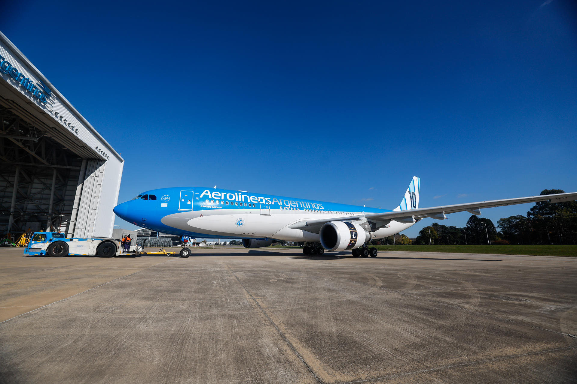 Un avión de Aerolíneas Argentinas con 'la 10' de Messi llevará a su selección al Mundial