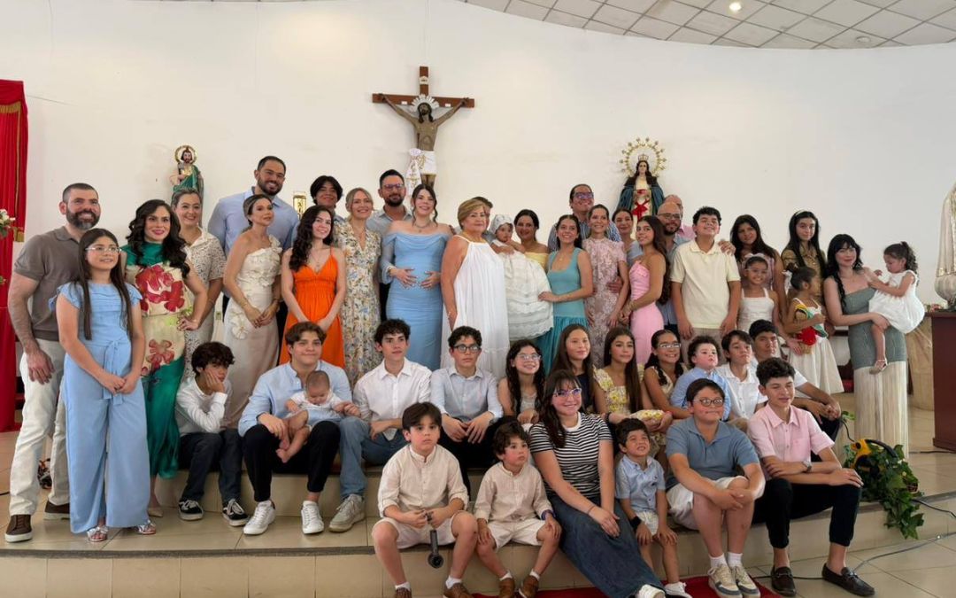 Murillo anuncia nacimiento de otro nieto y publica foto familiar sin su hijoJuan Carlos