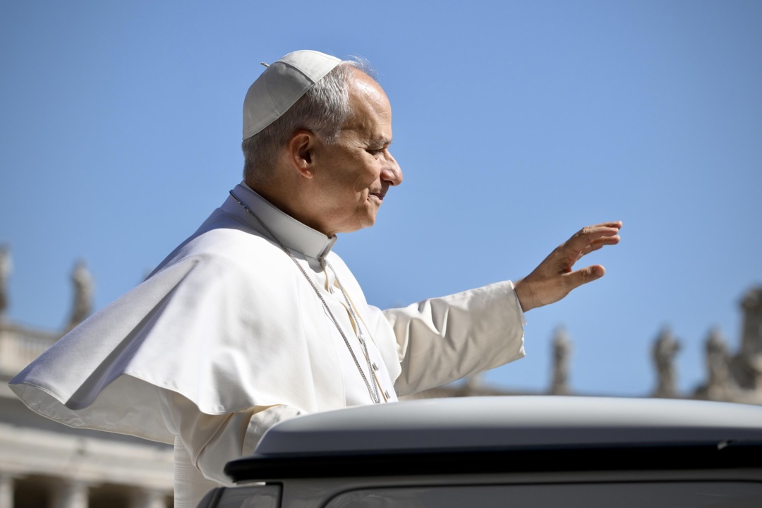 Cover image for El papa pide a los gobernantes una búsqueda sincera de una paz justa y duradera