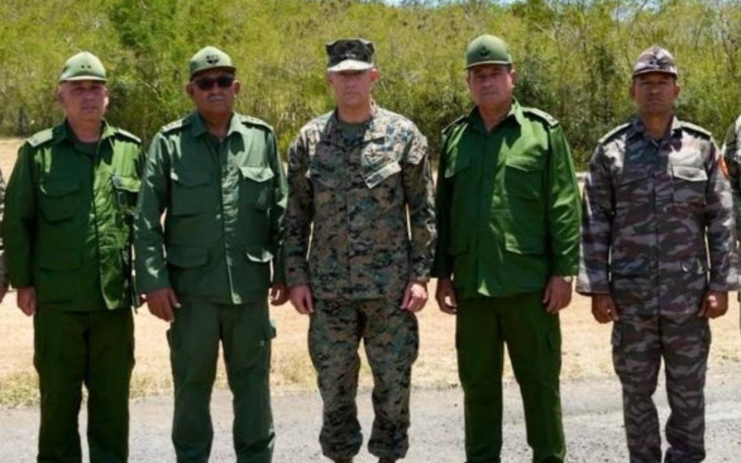 Cover image for Altos mandos militares de Cuba y EE.UU. se reúnen en La Habana