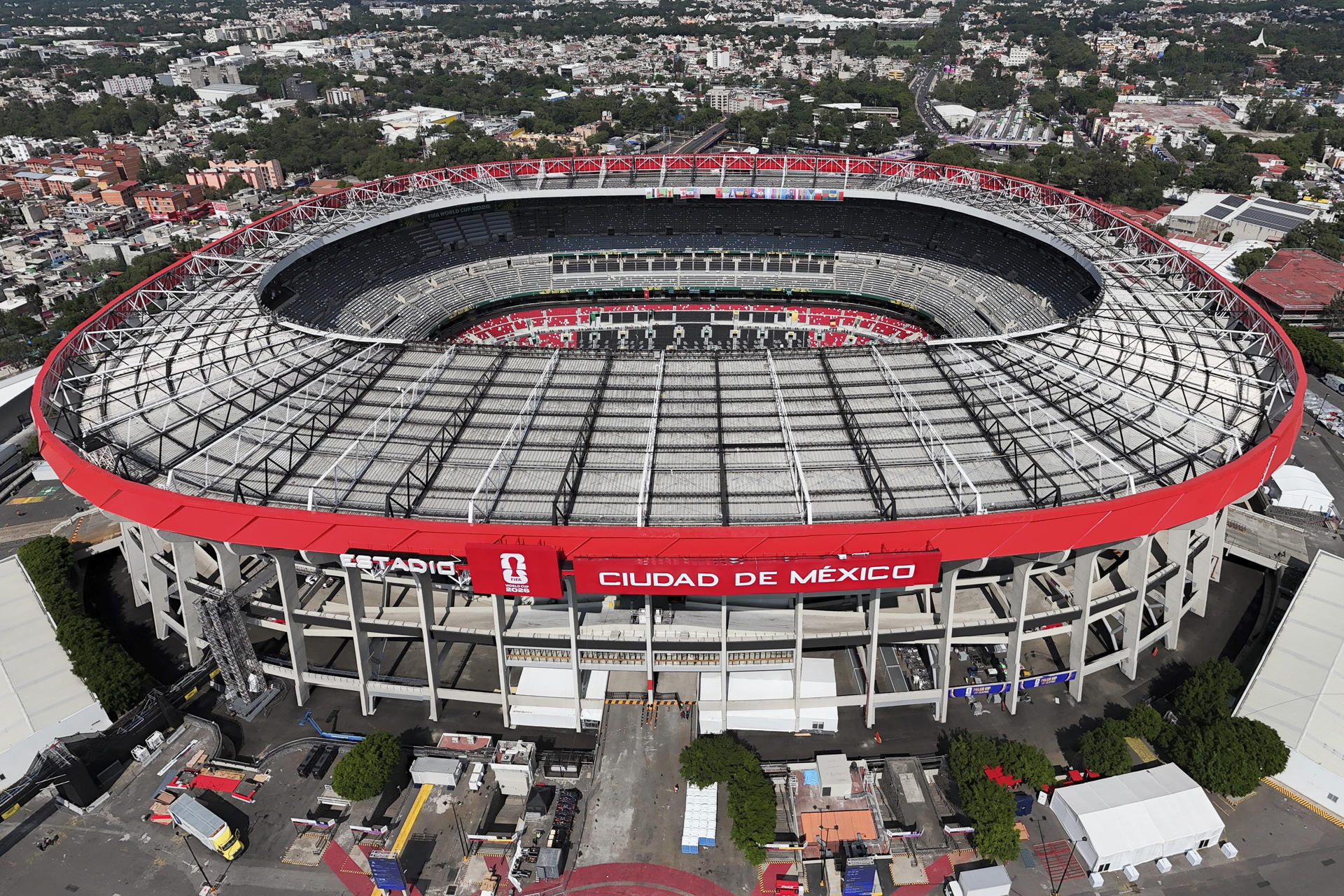 Vecinos del Azteca ofrecen estacionamiento para el Mundial hasta en más de 125 dólares