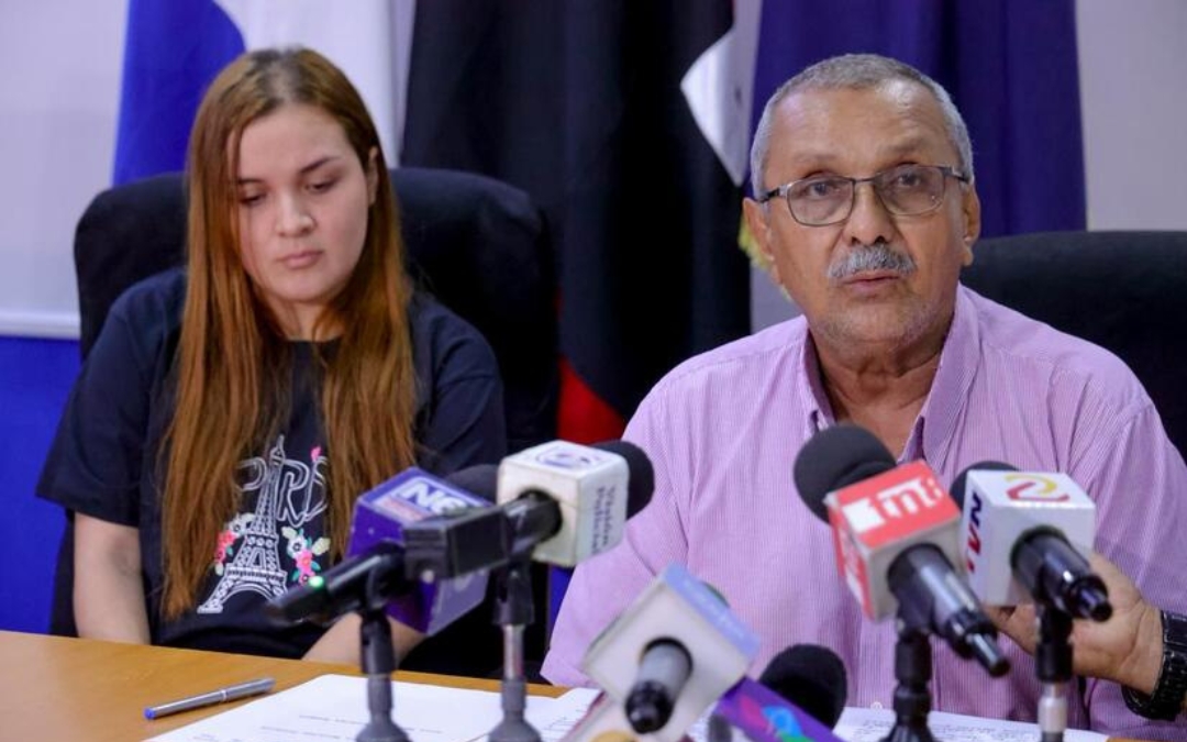 Policía exhibe a doctora desaparecida en León y el Minsa la suspende de servicio