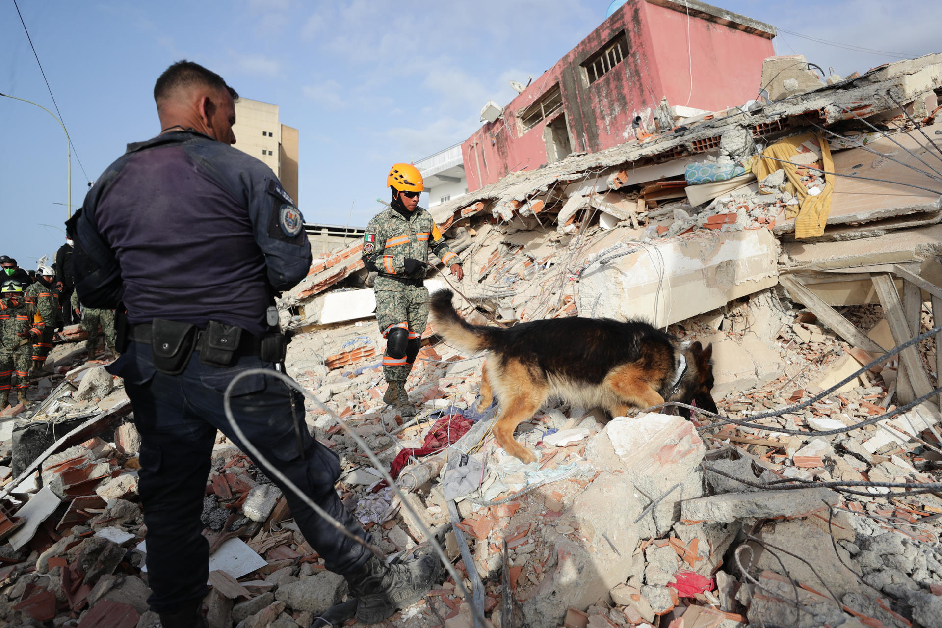 Cifra de muertos por terremotos en Venezuela aumenta a 1.430