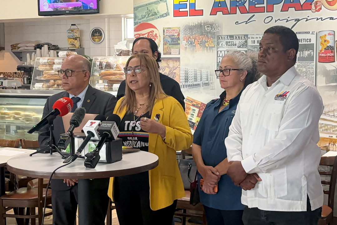 Venezolanos y haitianos en EEUU reavivan lucha por el TPS tras sismos y fallo del Supremo