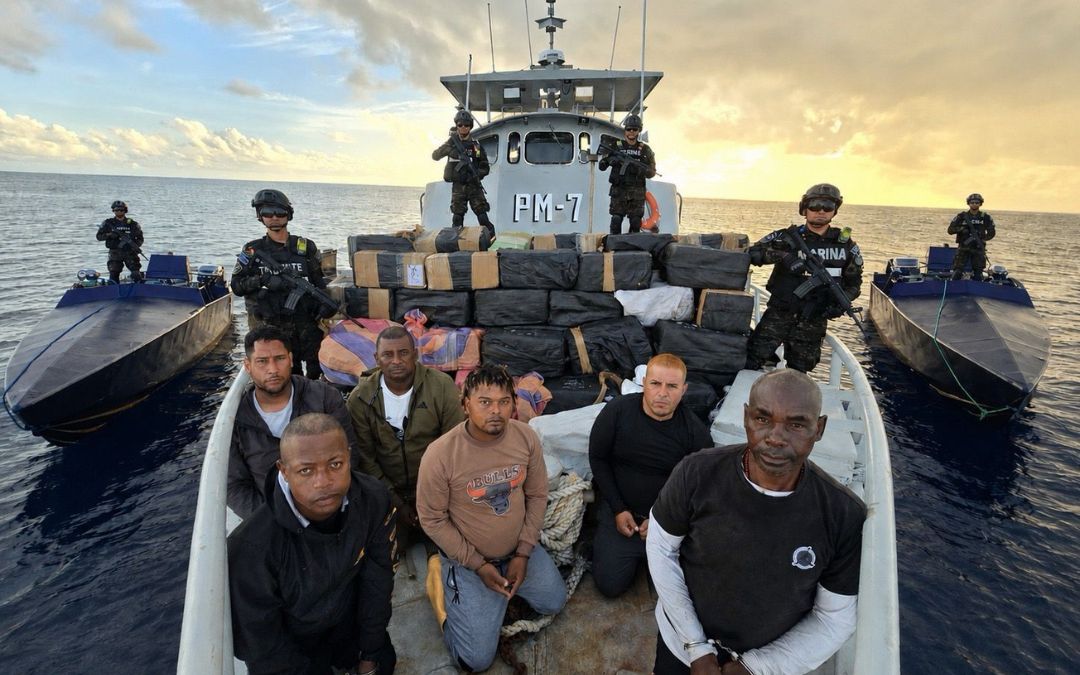 El Salvador decomisa 6,6 toneladas de cocaína en golpe récord al narco